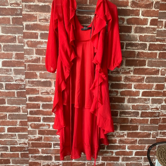 pre loved dresses - Worn only once - Picture 4 of 8